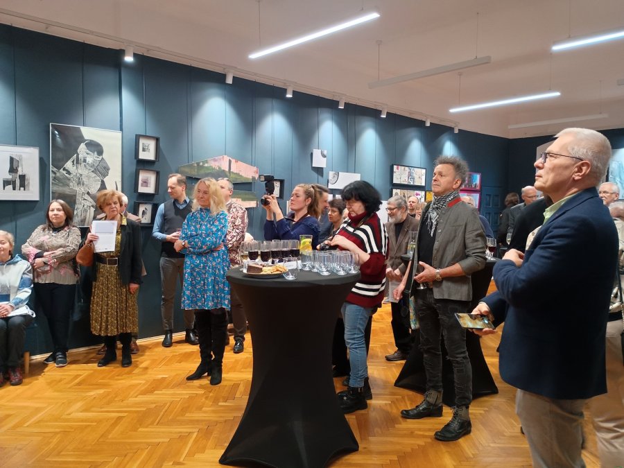 Nowa galeria we „Włókniarzu”. Rodzinny wernisaż pod patronatem mistrza Bieńka - foto