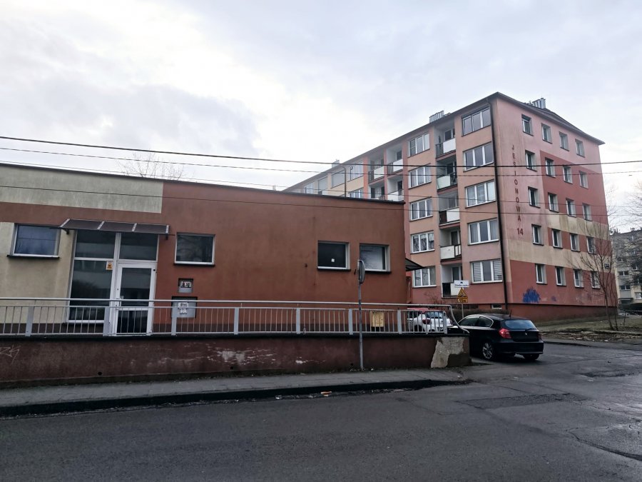 Batalia o teren po pawilonie. Spółdzielnia chce zbudować blok, mieszkańcy oczekują parkingu
