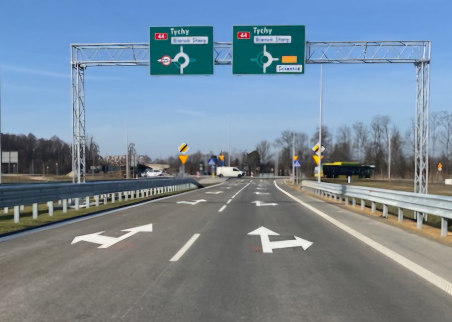 Bariery zamontowane, kończą malować oznakowanie. Jeszcze odbiory i ruszy S1 do Bierunia - foto