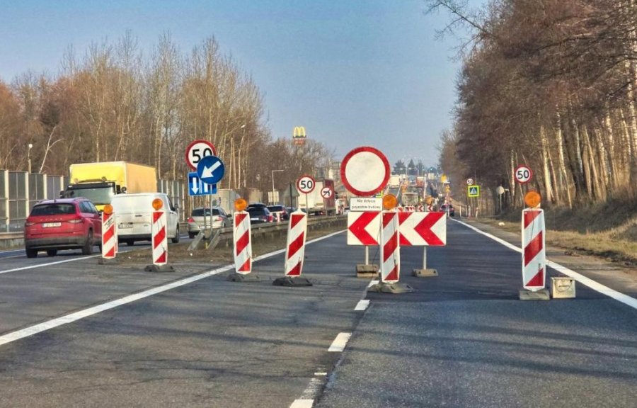 Utrudnienia na DK1 potrwają miesiącami. Ruszył ważny etap budowy wiaduktu - foto