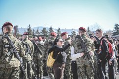 Przetrwali pętlę taktyczną i mordercze testy. Wzruszające sceny w bielskich koszarach - foto