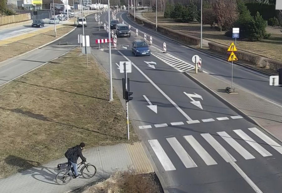 Ponad miesiąc opóźnienia. Zniecierpliwieni kierowcy pytają, kiedy otworzą łącznicę? - foto