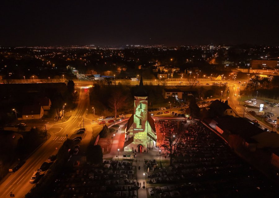 Owacja na stojąco. Wyjątkowy hołd dla przyjaciela w najstarszym bielskim kościele - foto