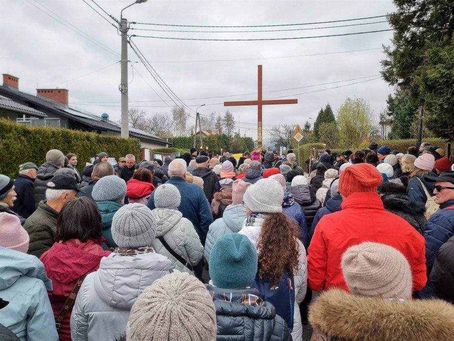 Milczenie, noc i nawet 60 kilometrów w nogach. Ekstremalna Droga Krzyżowa rusza z Bielska-Białej
