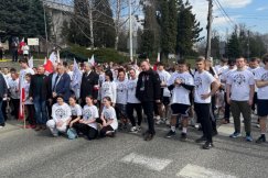 „Samochodówka” uczciła Żołnierzy Wyklętych. Na starcie uczniowie i lokalni parlamentarzyści - foto