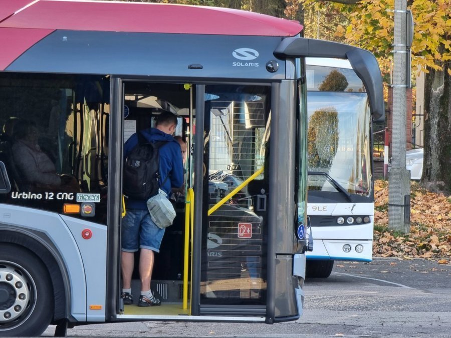 Kiedy obiecany jeden bilet na autobus i pociąg? Komunikacyjna rewolucja utknęła