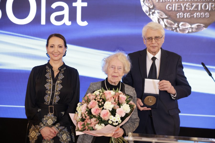 Prof. Ewa Chojecka z prestiżową nagrodą. Bielszczanka odebrała ją na Zamku Królewskim - foto