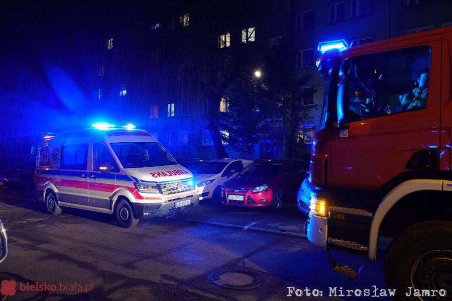 Porażający krzyk w wieżowcu na bielskim osiedlu. Wzorowa postawa sąsiadów zapobiegła tragedii