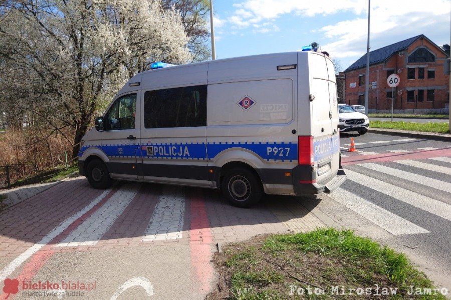 Utraciła panowanie nad maszyną i uderzyła w znak. Z poważnymi złamaniami trafiła do szpitala