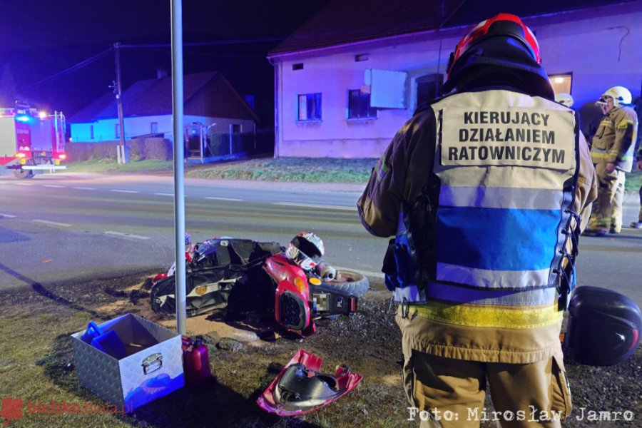 Zderzenie osobówki ze skuterem. Nie żyje 45-letni kierowca jednośladu - foto