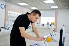 Jaki tani smartfon wybrać? Poznaj marki Infinix i Doogee