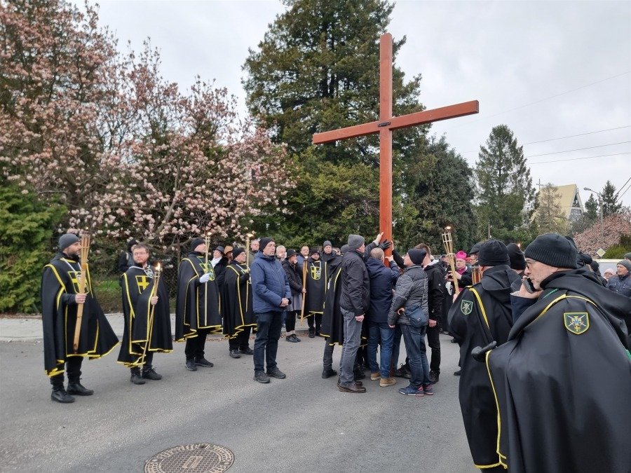 Przez bielskie osiedla przejdą pątnicy niosąc krzyż. W piątek trzeba liczyć się z utrudnieniami