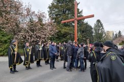 Przez bielskie osiedla przejdą pątnicy niosąc krzyż. W piątek trzeba liczyć się z utrudnieniami