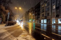 Niż genueński osłabł, ale idą intensywne ulewy oraz opady śniegu. Wydano ostrzeżenie