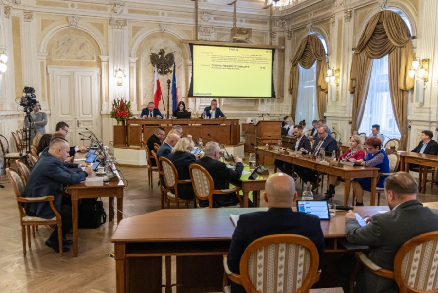 Apel do rządu o większe środki na mniejsze klasy. Jednogłośne poparcie dla inicjatywy radnych PiS