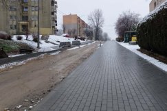 Betonowa zagadka na osiedlu. Wyjaśniamy, dlaczego ten chodnik jest taki gigantyczny - foto