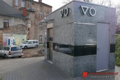 Szalet luksusem? Seniorzy boją się wychodzić z domów, a radni domagają się realnych działań
