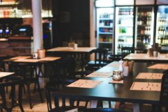 Skandal w pizzerii w bielskiej galerii handlowej. Zabrali butelki, naliczonej kaucji nie oddali