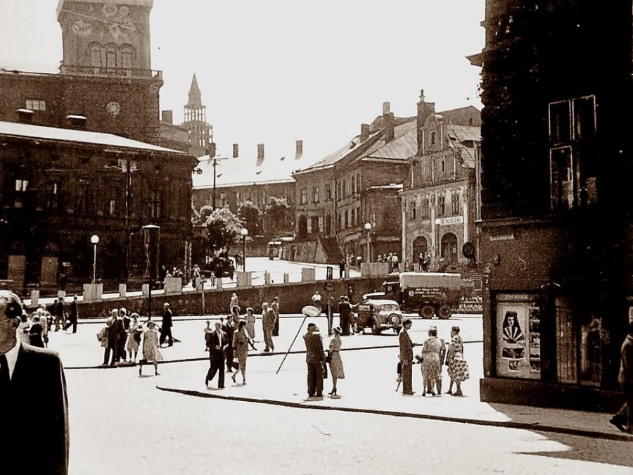 Pustka po synagodze i ciężarówka na placu. Niezwykłe odkrycie, które wciąż skrywa tajemnice