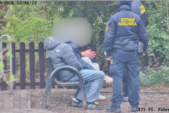 Palili marihuanę na oczach kamer. Dwaj chłopcy z narkotykami zatrzymani w centrum miasta - foto