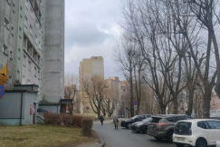 Uszkodzili samochód zaparkowany na osiedlu. Policja mówi o całej serii aktów wandalizmu