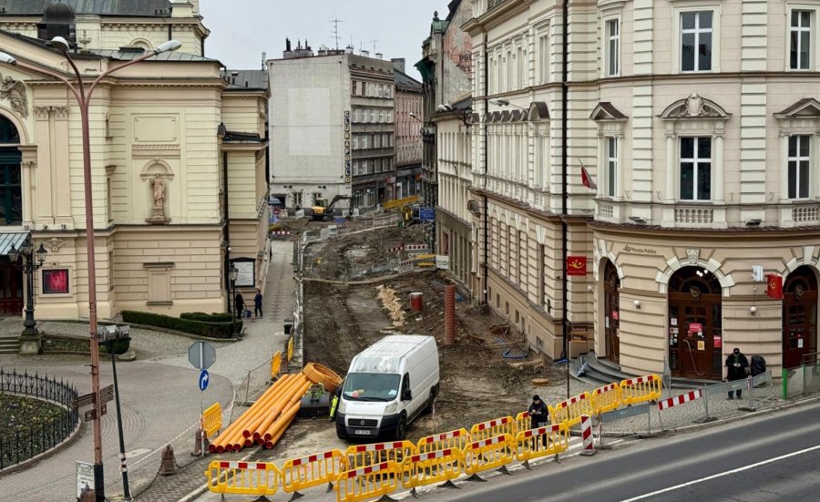 Budowa woonerfu wkracza na kolejny odcinek ulicy 1 Maja. Utrudnienia potrwają 8 miesięcy - foto