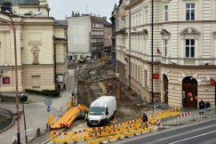 Budowa woonerfu wkracza na kolejny odcinek ulicy 1 Maja. Utrudnienia potrwają 8 miesięcy - foto