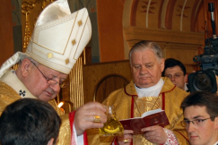 Sprawa honorowego tytułu biskupa Rakoczego znów dzieli. Dyskusja była tak burzliwa, że ją przerwano