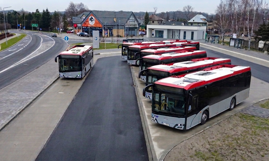 Solarisy już na trasach, a to dopiero początek. Czekają na dostawy nowoczesnych MAN-ów - foto