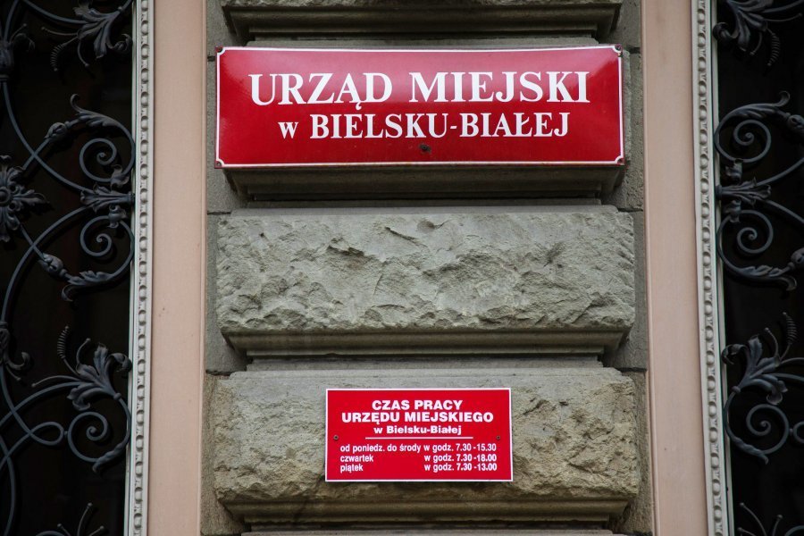 Kolejny konkurs na nowego dyrektora. Czy to godne zarobki za tak odpowiedzialne stanowisko?
