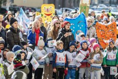 Wyjątkowy marsz przeszedł przez Bielsko-Białą. Uczestnicy z maskami i pięknym przesłaniem - foto