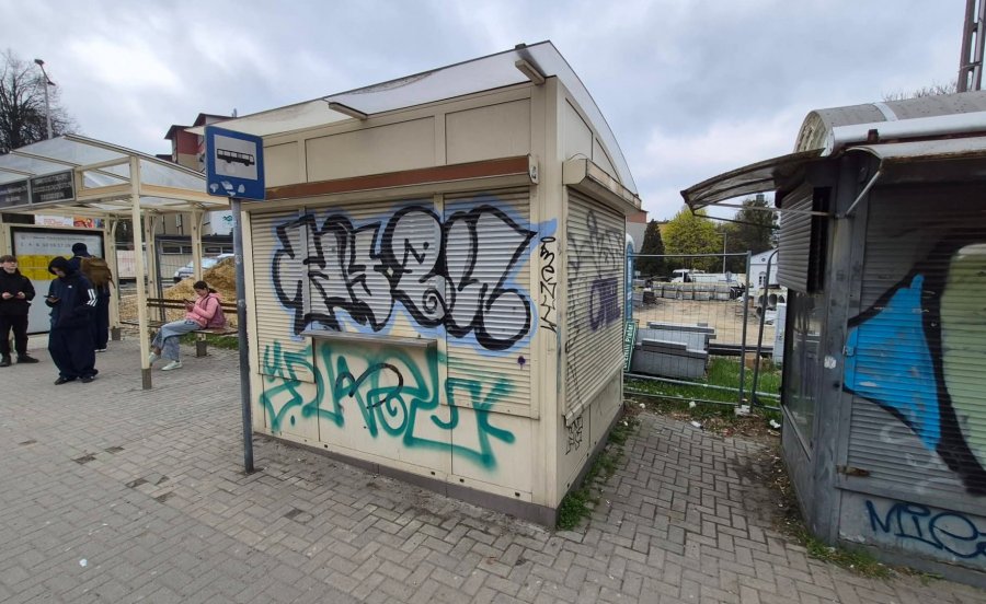 Kioski grozy w centrum miasta. Czy straszące pustostany wreszcie znikną z Bielska-Białej? - foto