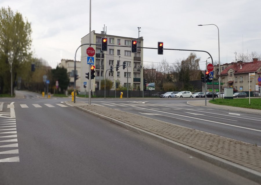 Od jutra zmiany na newralgicznym skrzyżowaniu. Dwa pasy do skrętu w lewo i poranne utrudnienia - foto