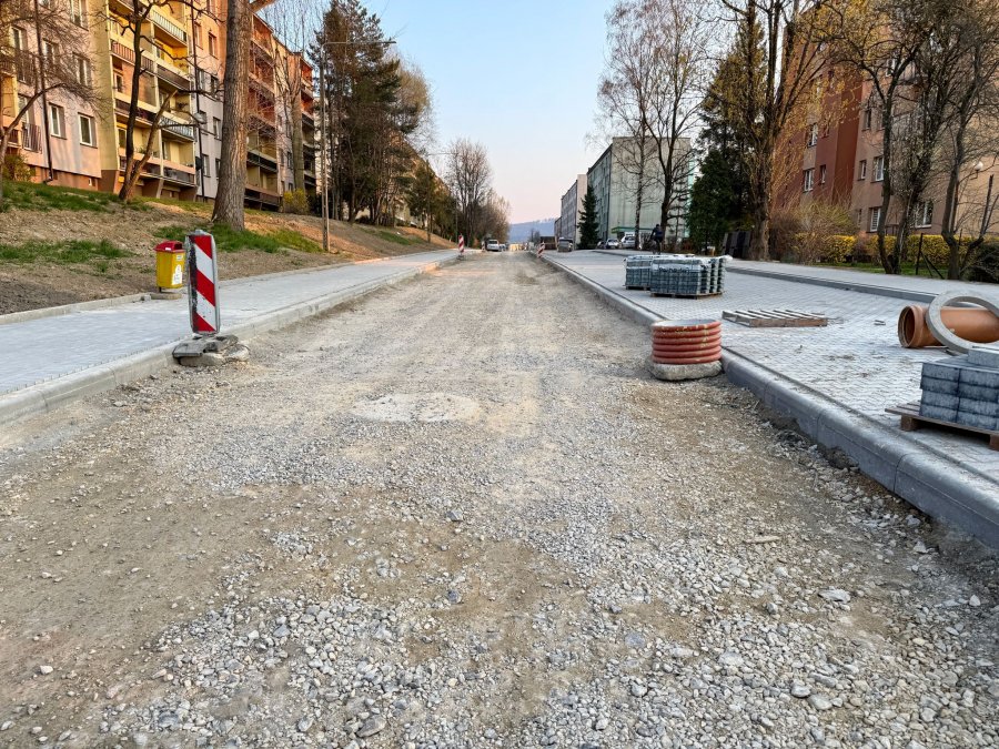 Geopolityka hamuje realizację prac. Harmonogram bezpieczny, ale parkowanie niemożliwe - foto