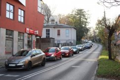 Zwężenie ulicy i wahadło na Michałowicza. Deweloper przystępuje do budowy przyłącza - foto
