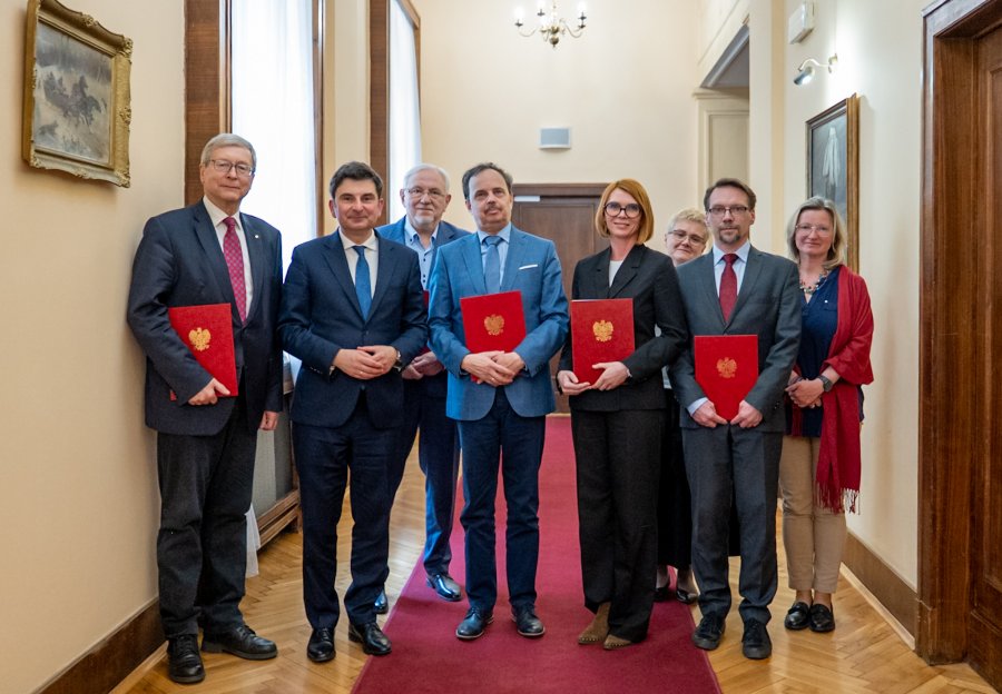 Znany bielski chirurg ponownie konsultantem wojewódzkim. Wojewoda wręczył powołania - foto