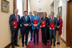 Znany bielski chirurg ponownie konsultantem wojewódzkim. Wojewoda wręczył powołania - foto