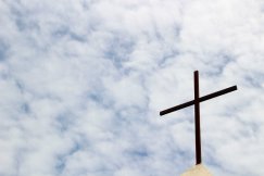 Drastyczne szczegóły w aktach sprawy. Oficjalne piętno dla byłego proboszcza z Międzybrodzia [+18]