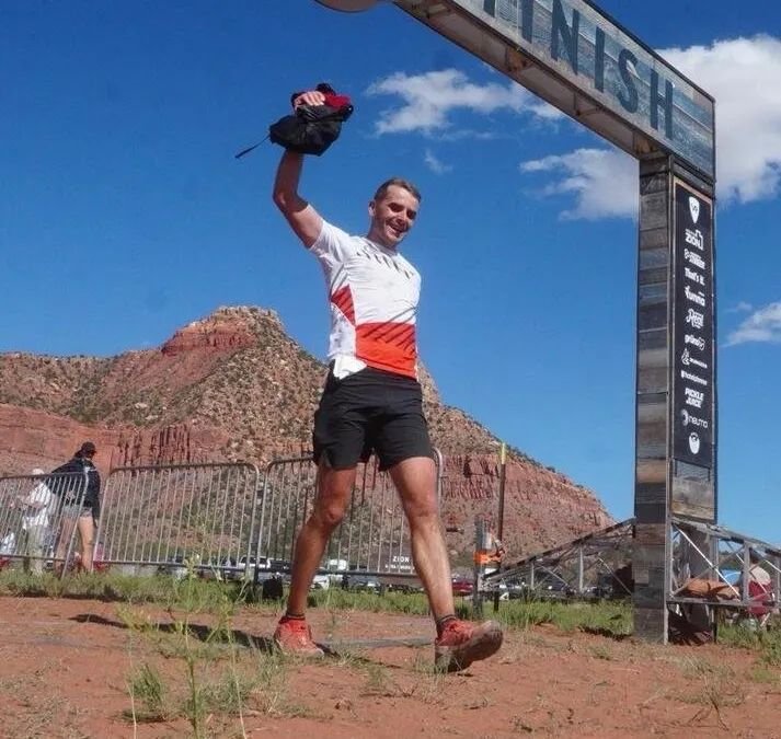 Bielski policjant wygrał morderczy ultramaraton w USA. Pokonał pustynię i własne słabości - foto