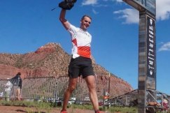 Bielski policjant wygrał morderczy ultramaraton w USA. Pokonał pustynię i własne słabości - foto