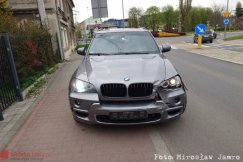 Niefortunny przejazd przez rondo i zderzenie BMW z Oplem. Policja musiała wskazać winnego - foto