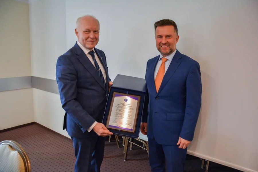 To dzięki nim bielska onkologia rośnie w siłę. Symboliczne podziękowania za lata wsparcia - foto