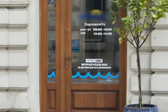 Rowery w biurze i naklejka na drzwiach. Pół miliona złotych za usługę, której nie widać - foto