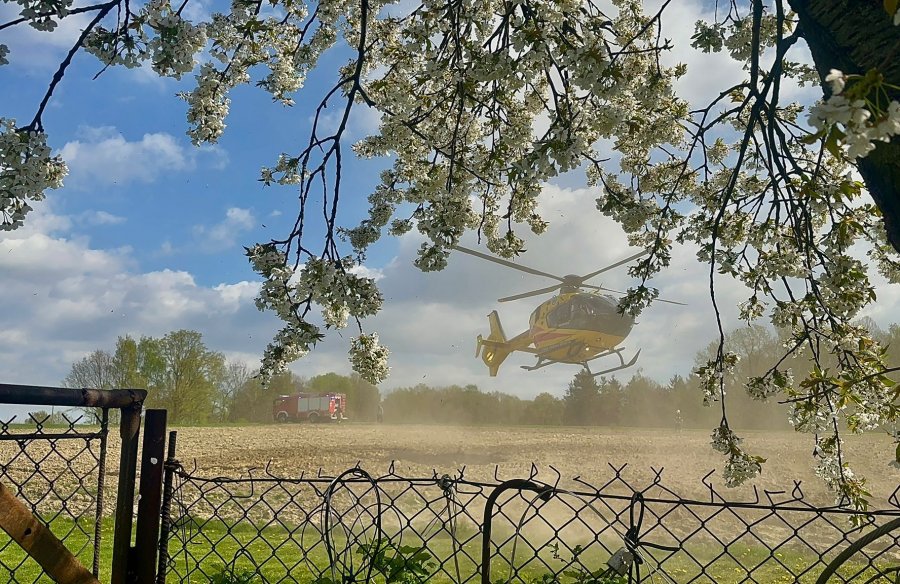Nieprzytomna rodzina w domu. Lądował śmigłowiec LPR, dwie osoby trafiły do szpitala - foto