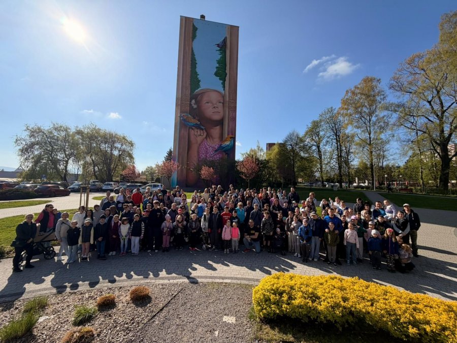 Śmieci, opony, a nawet rama okienna. Tony odpadów i rekordowa frekwencja mieszkańców - foto
