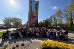 Śmieci, opony, a nawet rama okienna. Tony odpadów i rekordowa frekwencja mieszkańców - foto