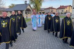 Inauguracja czuwań w bazylice w Hałcnowie. Rycerze św. Jana Pawła II prowadzili modlitwę - foto