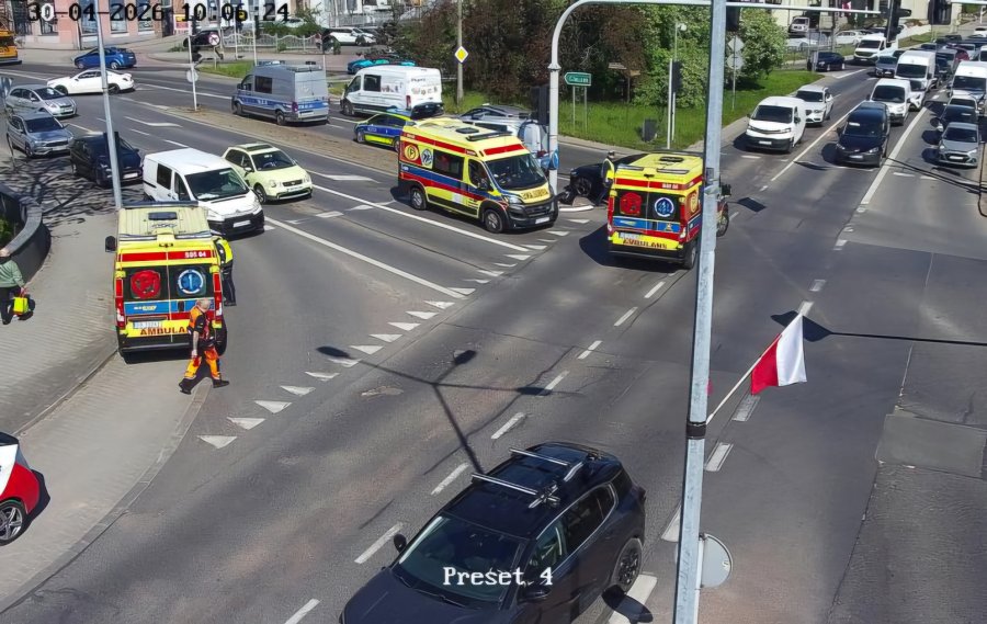 Radiowóz na sygnałach uderzył w taksówkę. Mandat dla sprawcy za nieustąpienie pierwszeństwa - foto