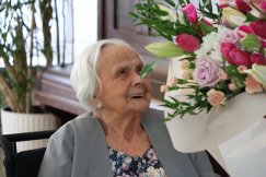 Piękny jubileusz najstarszej mieszkanki placówki. Pani Anna świętowała 103. urodziny - foto