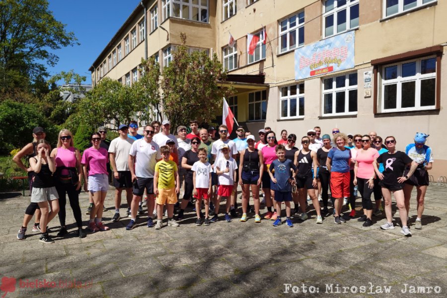 Patriotyczny bieg w cieniu 90-lecia szkoły. Ta inicjatywa sukcesywnie buduje swoją tradycję - foto